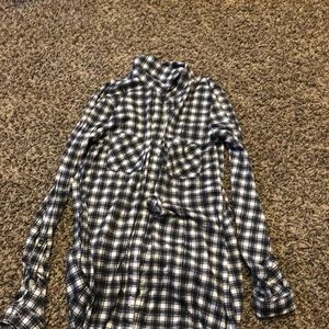 Worn a lot but still I’m good condition size small but kinda tight on the arms